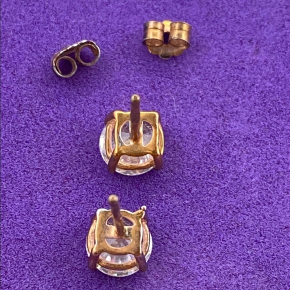 💛 Classic 925 Gold CZ Stud Earrings - Picture 7 of 7